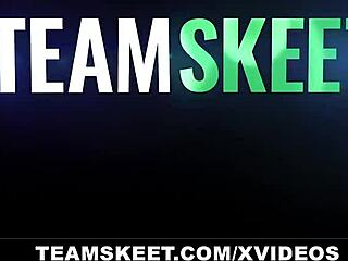 Alexia Anders Delivers Sensual Blowjob On Knees