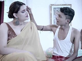 बड़े बूब्स वाली देसी इंडियन मिल्फ नौकरों से हार्डकोर चुदाई लेती