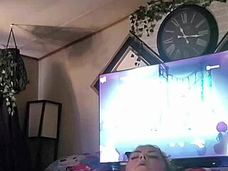 Solo Mature Plays With Juicy Pussy Using Toys In Panties