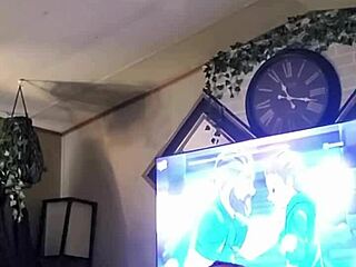 Solo Mature Plays With Juicy Pussy Using Toys In Panties