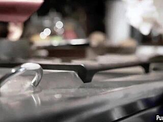 hot teen 18+ wants to fuck a mans fat dick