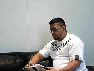 i fuck my boss's employee behind his back