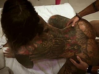 Big Butt Colombian Model Tries Anal Fisting In First Time Casting