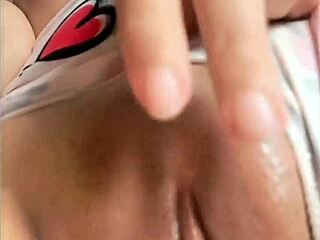 chica se pone caliente haber un video porno