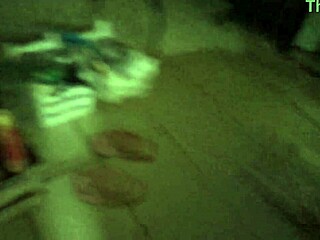 Espiando a mi madrastra en su habitación