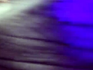 Wow, I lock myself in with this sexy morena and offer her money for some wild action - you won't believe it!