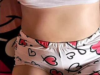 chica se pone caliente haber un video porno