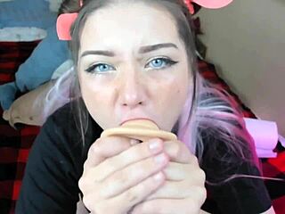 Intense Sexy Blowjob Action Unfolds!