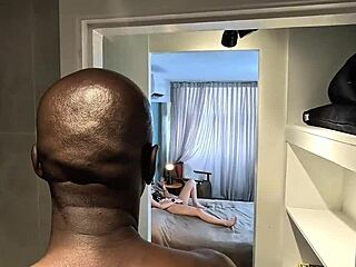 neg o observa novinha ate rasgar roupas e foder apertada buceta molhada com punho interracial