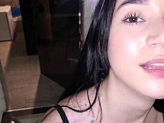 cachorrinha com pedigree da patinha deita e rola no anal com gabbie luna completo no xvideosred 🔥🍑