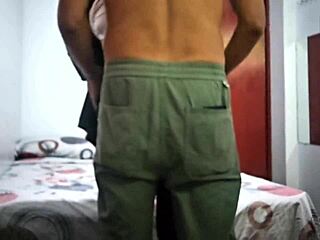 nena muestra sus cualidades para conseguir trabajo después de la audición acepta colaborar con el jefe para asegurarse de ser contratada