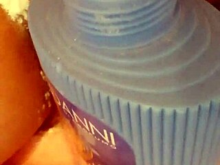 I adore the sensual feel of borotalco on my curvy body