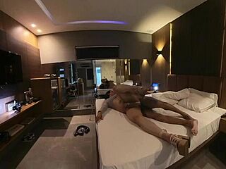 Fodendo essa bunda apertada de Stefany TS com pau grande em ação amadora transsexual