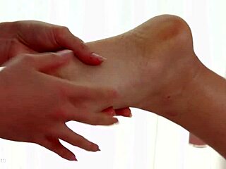 Wanna see Pussykat finger Jenny Glam's wet Asian pussy?