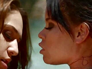 Nikki Delano Sara Luvv Pussy Lick