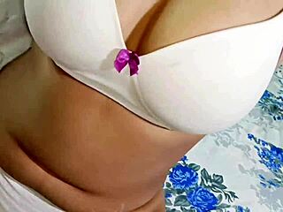 Desi Teen Babe's Hairy Wet Pussy Creams In Orgasm