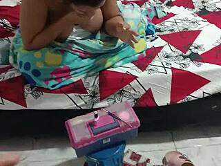 i masturbate while wife does nails close up