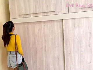 Young woman leaves home to live alone first time