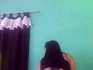 dançando funk gostoso com essa putinha brasileira 18+