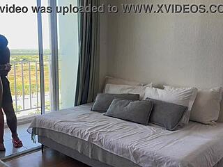 visitei meu vizinho gostoso e deixei ele foder minha buceta peluda com pau branquinho