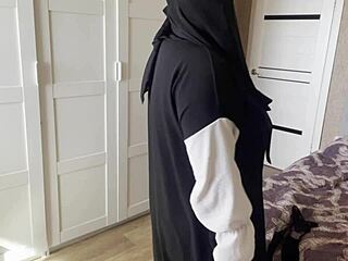 syrian milf masturbates in pantyhose cums soaking wet