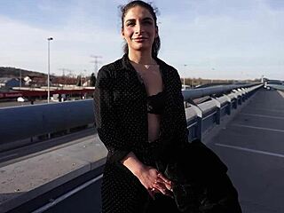 Fit Italian Lola Danger cast for sloppy deepthroat pounding