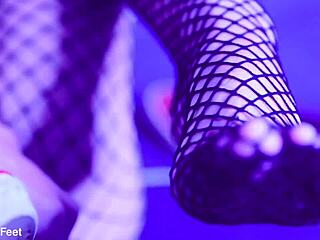 wanna cum from my feet in vans sneakers spitting toes gagging?