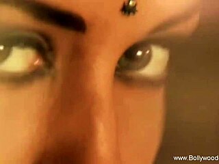 Indian dancer teases nude in erotic brunette seduction