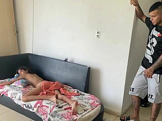 interrumpo su sueño y follo su coño apretado historia completa