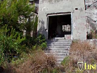 i'm that hot punk slut craving mmf double penetration in all holes outdoor!