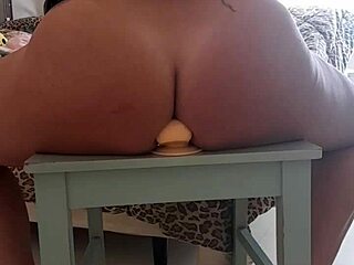 i shove huge dildo deep in my curvy ass